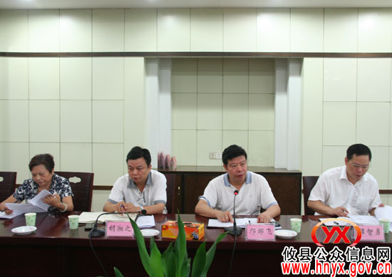 邝邹飞、胡湘之一行就县职业中专建设开展集中办公