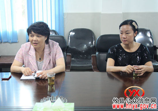 谈湘旭率办点单位负责人到柏市镇督查“新农保”工作