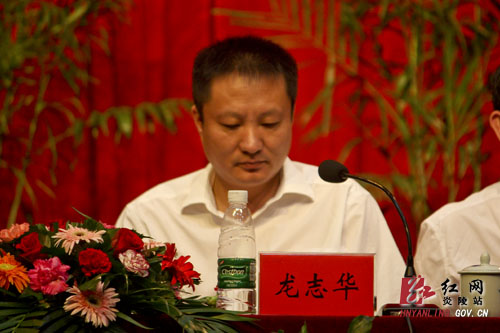 黄诗燕：全县动员 全民动手 迅速掀起＂美丽炎陵 清洁家园＂大行动的新高潮