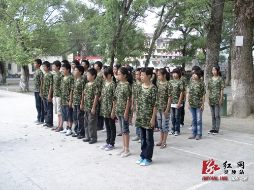 鹿原中学新生军训纪实：以训促学，以苦励志