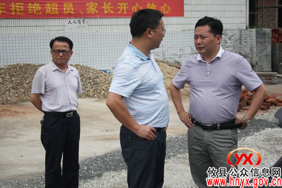 熊炜一行督查S315攸县段和黄兰公路提质改造工程建设