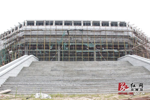 图片新闻：建设中的县文体中心