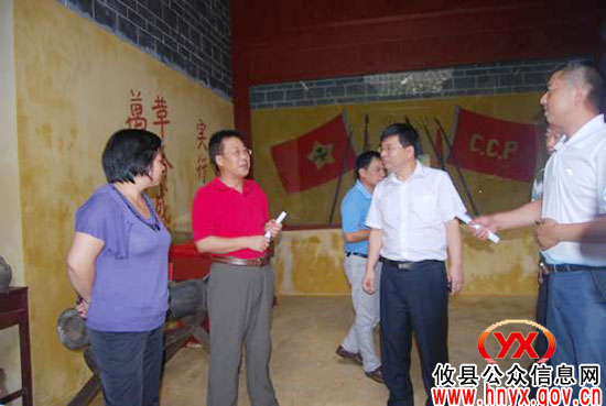 《新湘评论》杂志社社长郝安一行参观攸县苏维埃东冲兵工厂旧址
