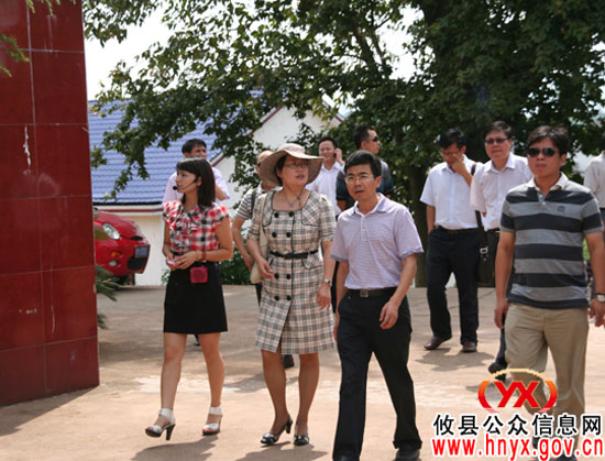 浏阳市委副书记吴震率团到攸县考察城乡环卫综治工作