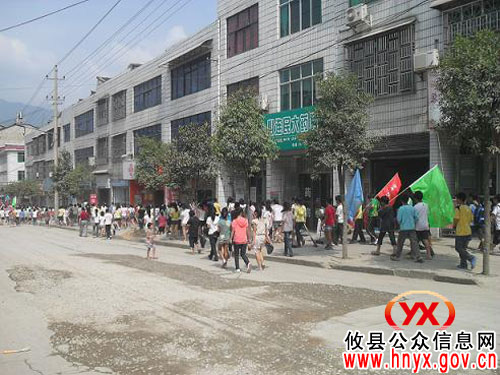 攸县鸾山镇组织学生开展“三创四化”规劝活动