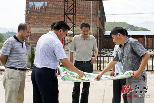 龙志华:高起点规划 高标准建设 加速西园建设步伐