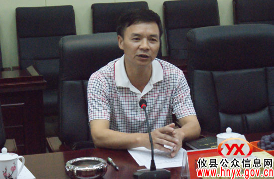 株洲县人大常委会主任罗禧瑰一行考察攸县环境卫生城乡同治工作