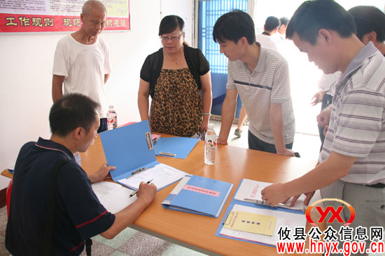 市城乡环境卫生整洁行动考评组来攸县检查考评