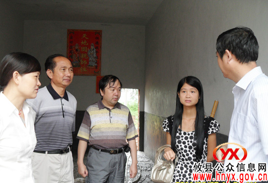 陈可勇一行视察敬老院改扩建和农村危房改造工程建设
