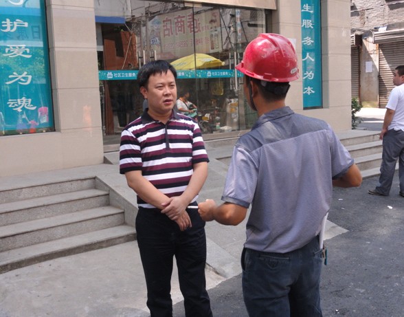 区委常委、副区长李晓彤考察安置房、卫生服务中心项目