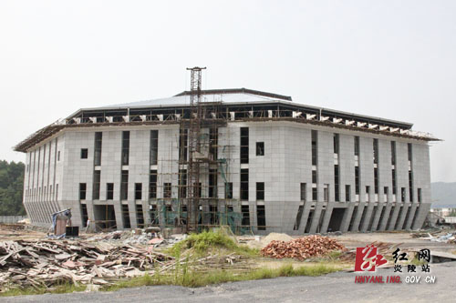 图片新闻：建设中的县文体中心
