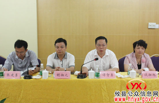 市城乡环境卫生整洁行动考评组来攸县检查考评