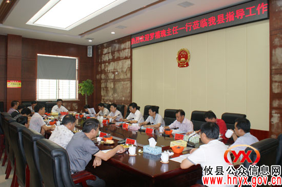 株洲县人大常委会主任罗禧瑰一行考察攸县环境卫生城乡同治工作