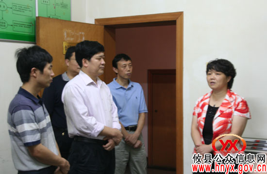 省食品药品监管局副局长饶健一行来攸县督查专项工作