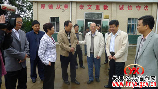 省政协副主席王汀明一行到攸县网岭镇视察工作
