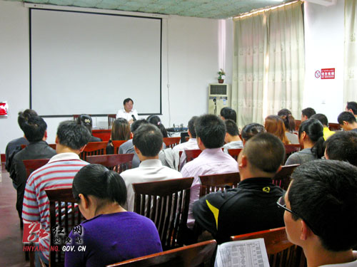 团县委组织志愿者开展礼仪培训活动