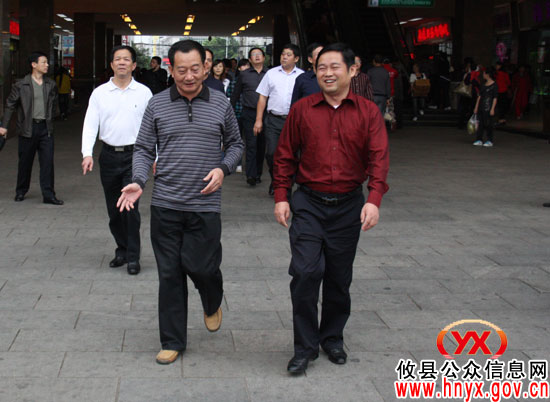 湖北省罗田县委副书记郑光文率团来攸县考察城市管理