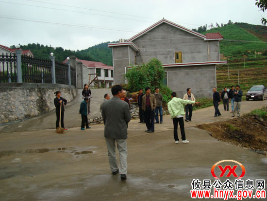 攸县柏市镇对村级三季度“洁净行动”进行考核