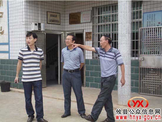 唐卫湘一行到鸭塘铺乡调研指导工作