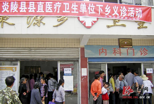 送医下乡惠百姓，白衣爱心暖万家