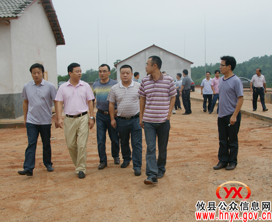 胡湘之一行到槚山乡调研指导工作
