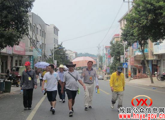 攸县总工会组织迎国庆徒步走乡村活动