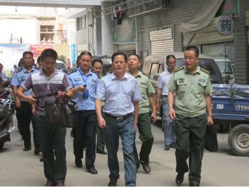 区委常委、常务副区长刘海宾一行检查龙泉地区服饰园区消防工作