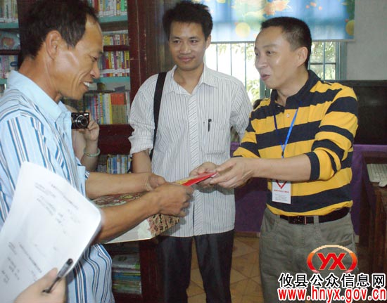 天元区义工联合会携手上海爱心人士到攸县五丰小学慰问师生