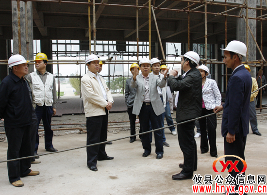 攸县党政主要领导调研县规划、市场服务中心工作