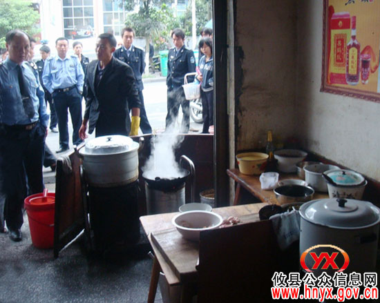 攸县黄丰桥镇组织对镇容镇貌开展集中整治