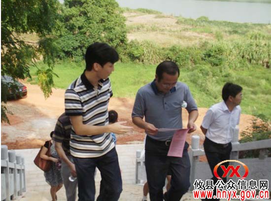 唐卫湘一行到鸭塘铺乡调研指导工作