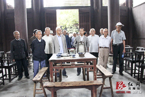 我县举行老干部“创先争优”表彰大会