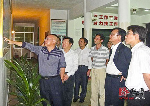 省长助理、省财政厅厅长李友志看望基层财政干部