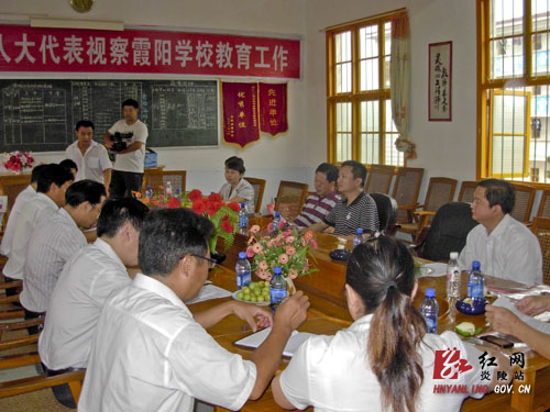 龙志华率队走访慰问霞阳镇教师