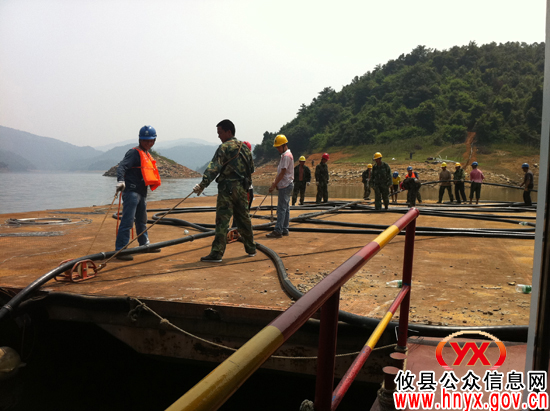 全市首条跨湖水底电缆在酒仙湖铺设成功