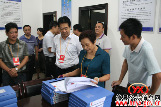 政协攸县委员会组织部分委员视察司法工作