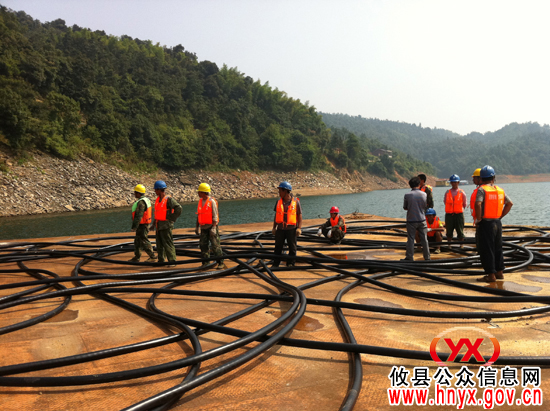 全市首条跨湖水底电缆在酒仙湖铺设成功