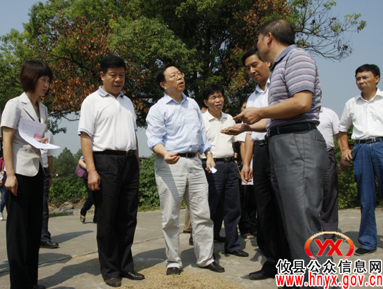 全国人大常委会执法检查组来攸县进行“两法”检查