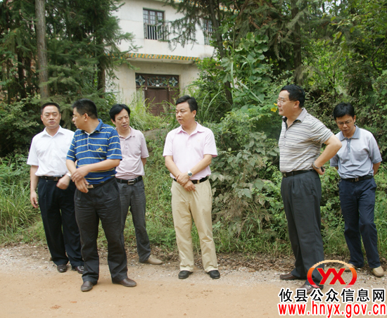胡湘之在丫江桥镇视察工作时要求强化“四个意识”