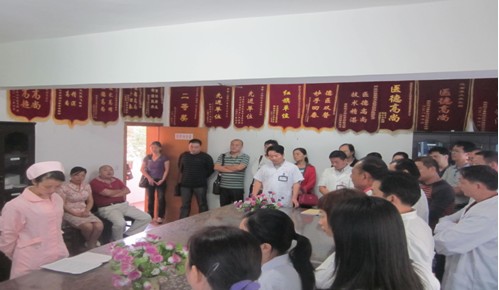 区卫生局一行赴姚家坝乡交流学习医护交接等制度