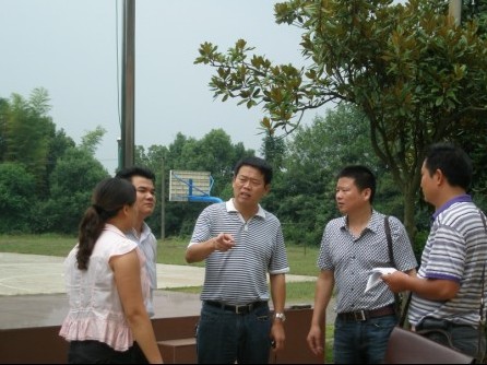 副区长郑志富一行赴姚家坝中学视察
