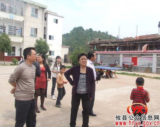 黄清秀一行到石羊塘镇进行电信专项工作评议调查