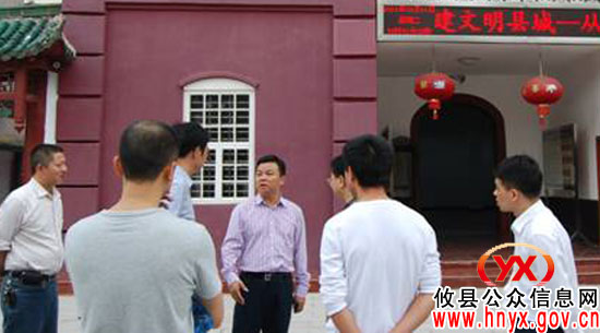 胡湘之到县文物管理局（博物馆）调研指导工作