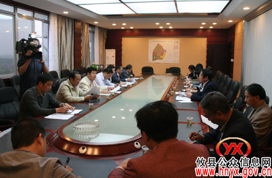 邝邹飞一行到攸州工业园视察指导工作