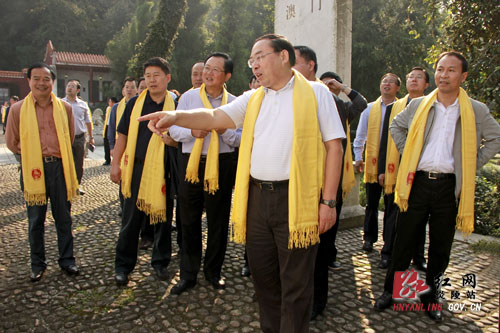 梅克保：精心筹备、全力以赴办好＂2011海峡两岸神农文化祭＂