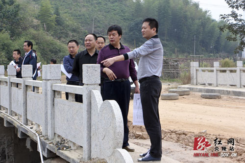 龙志华：全力支持中小企业创业园