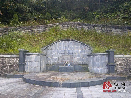 垄溪乡将廖海光墓打造为爱国主义教育基地