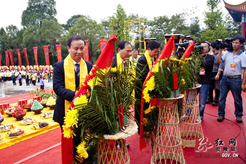 辛卯年海峡两岸炎帝神农祭祀大典隆重举行