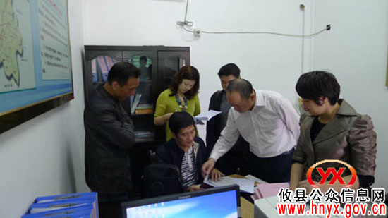 省计生委政策法规处长许尚峰一行来攸县网岭镇督查指导工作