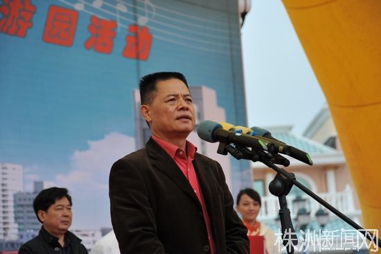 书记市长惦记:请市环卫工人游方特！